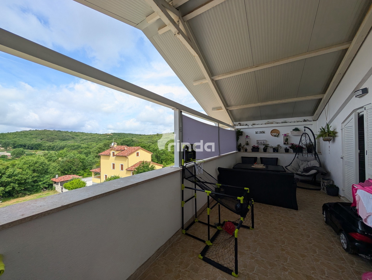 Stanovanje z veliko teraso in poslovnim prostorom - Putini - 75 m2 + 25 m2 + (25 m2)