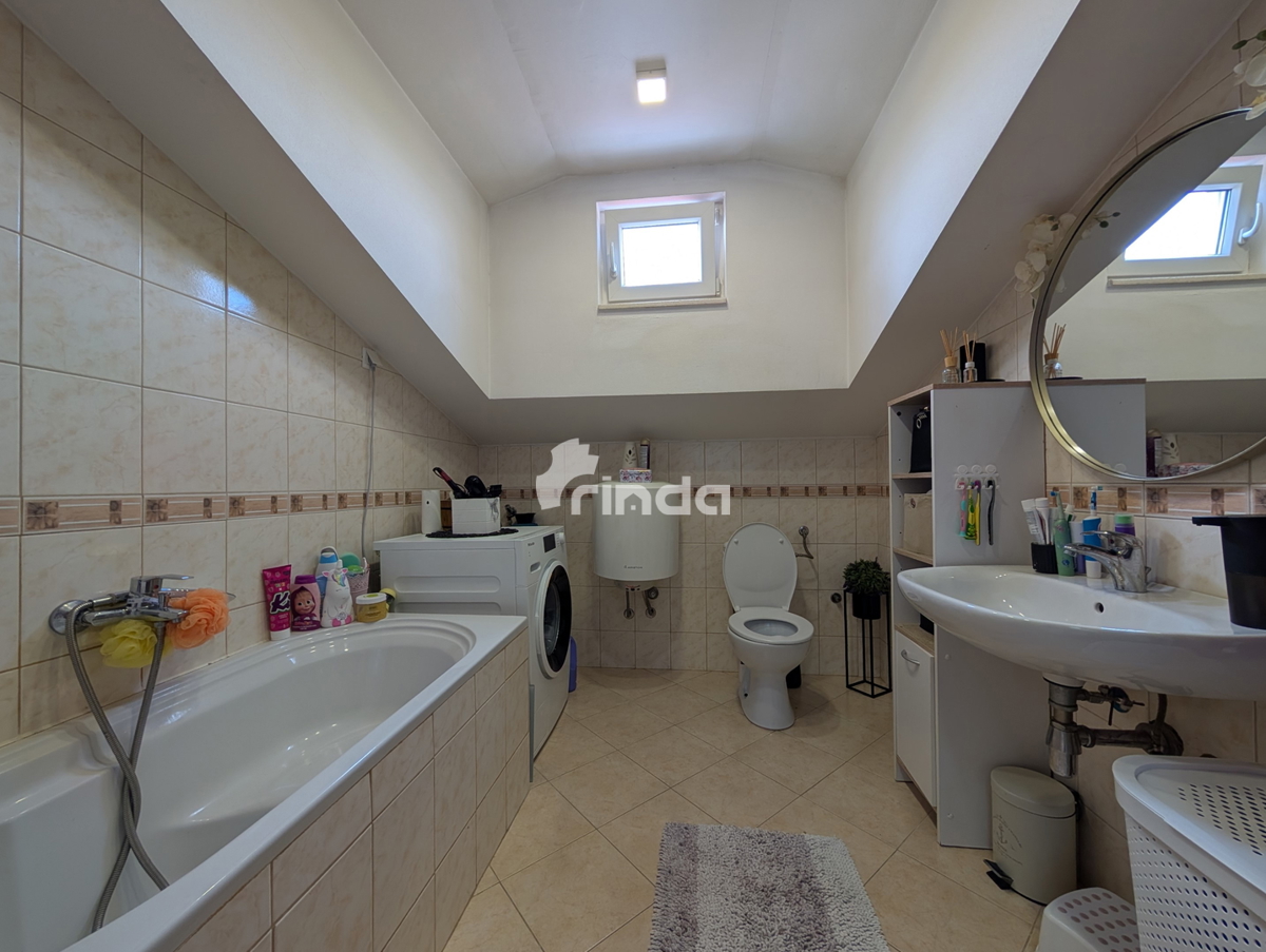 Stanovanje z veliko teraso in poslovnim prostorom - Putini - 75 m2 + 25 m2 + (25 m2)