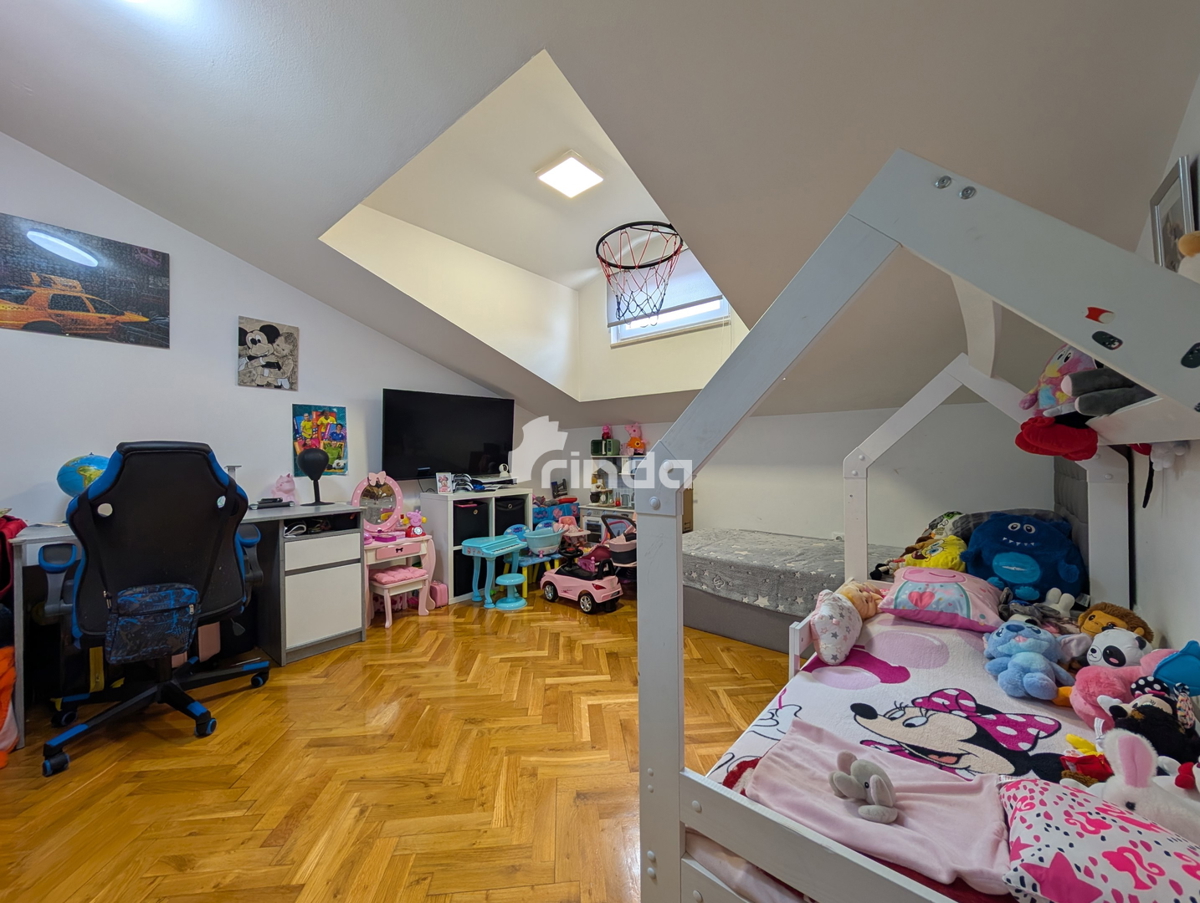 Stanovanje z veliko teraso in poslovnim prostorom - Putini - 75 m2 + 25 m2 + (25 m2)