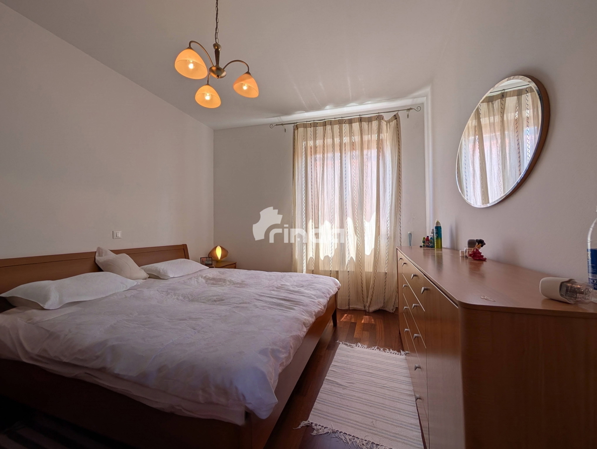 Stanovanje z dvema spalnicama, teraso in pogledom na morje - Rovinj center - 90 m2
