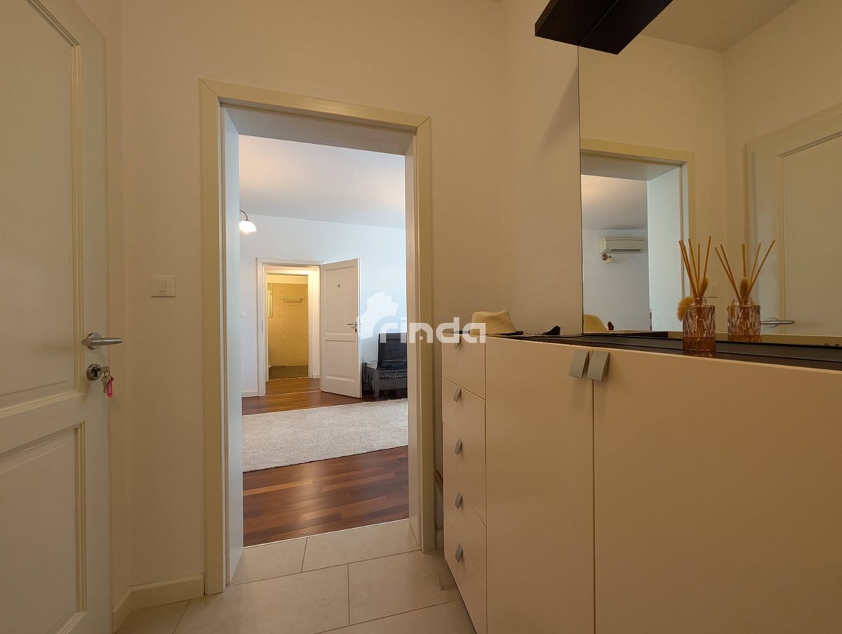 Stanovanje z dvema spalnicama, teraso in pogledom na morje - Rovinj center - 90 m2