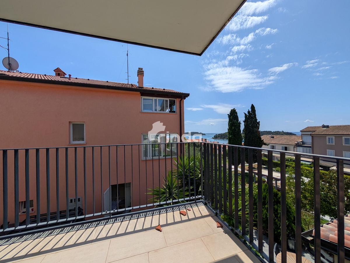 Stanovanje z dvema spalnicama, teraso in pogledom na morje - Rovinj center - 90 m2