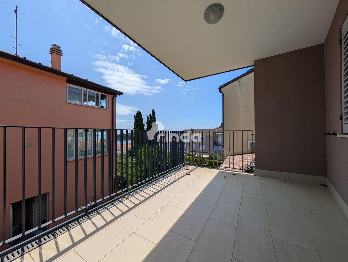 Stanovanje z dvema spalnicama, teraso in pogledom na morje - Rovinj center - 90 m2