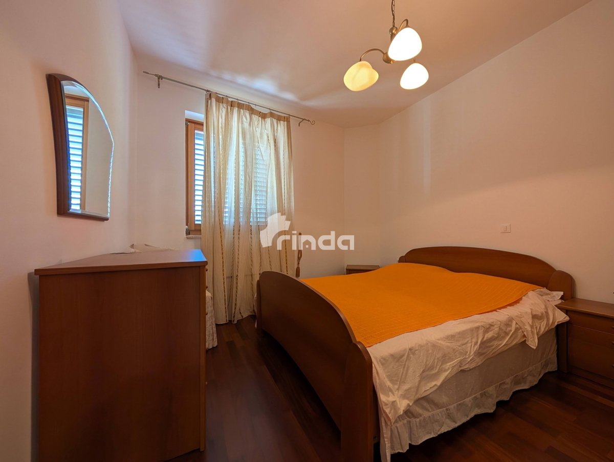 Stanovanje z dvema spalnicama, teraso in pogledom na morje - Rovinj center - 90 m2