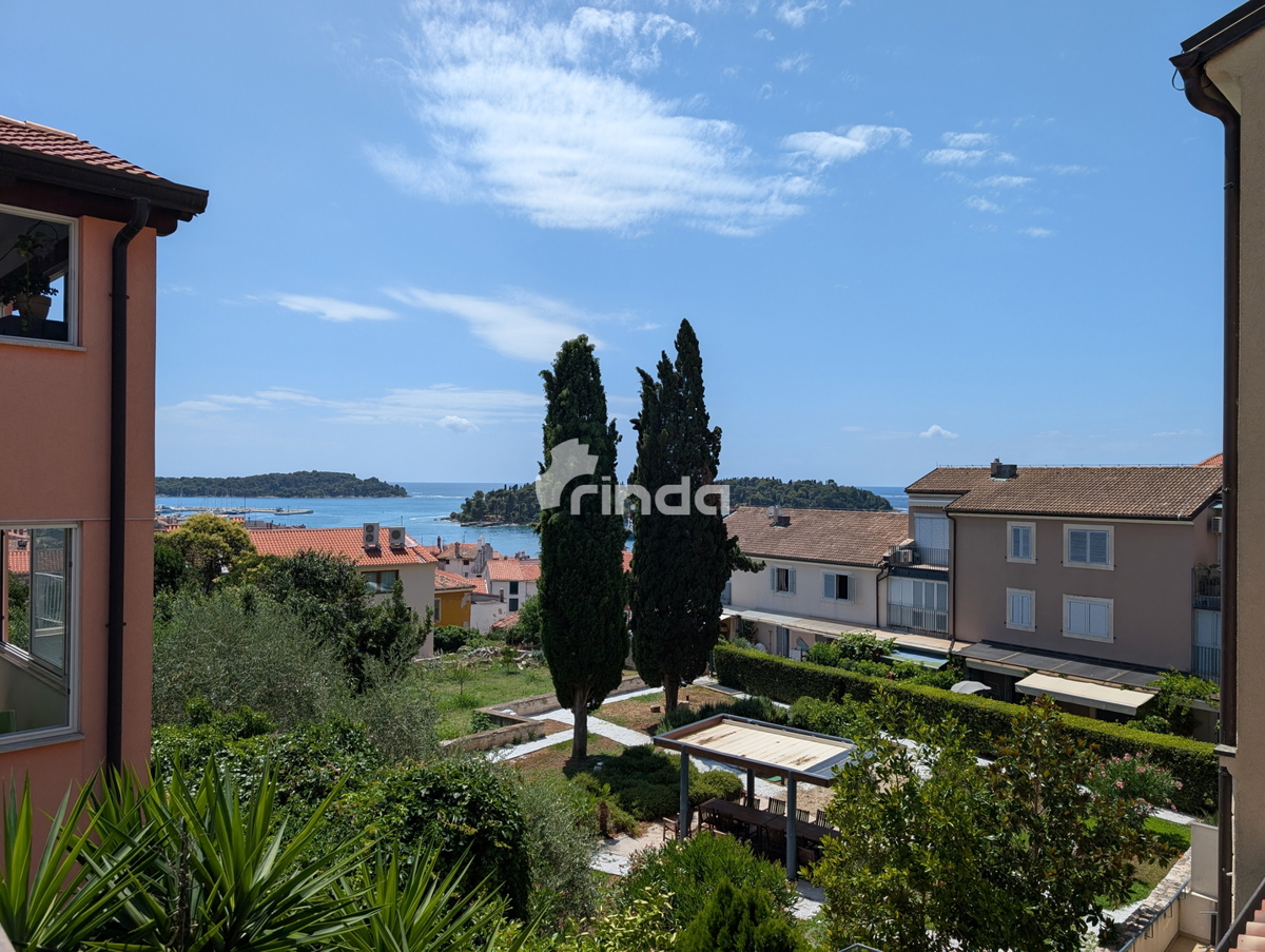 Stanovanje z dvema spalnicama, teraso in pogledom na morje - Rovinj center - 90 m2