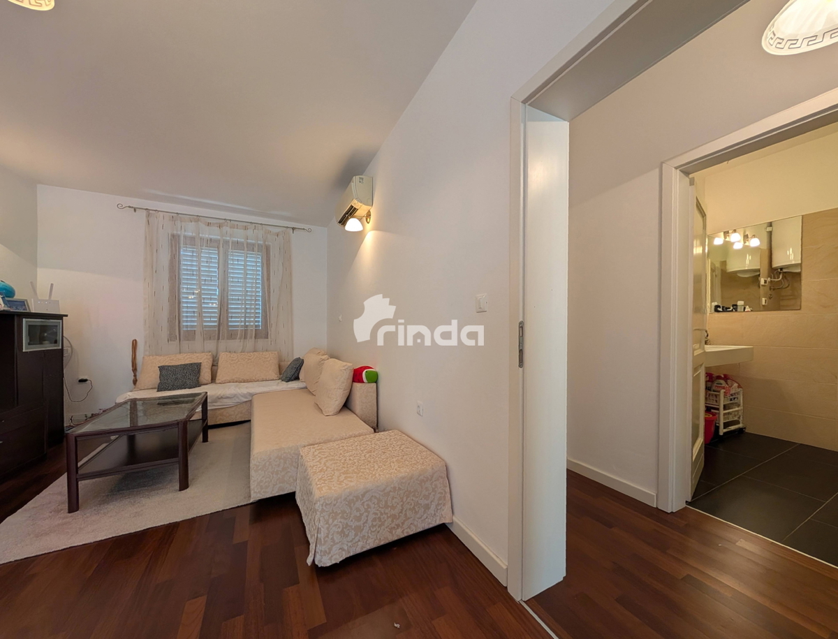 Stanovanje z dvema spalnicama, teraso in pogledom na morje - Rovinj center - 90 m2