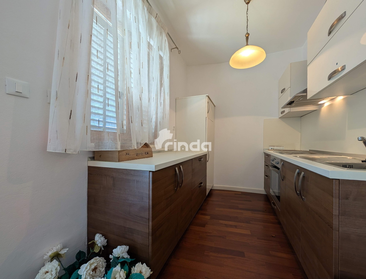 Stanovanje z dvema spalnicama, teraso in pogledom na morje - Rovinj center - 90 m2