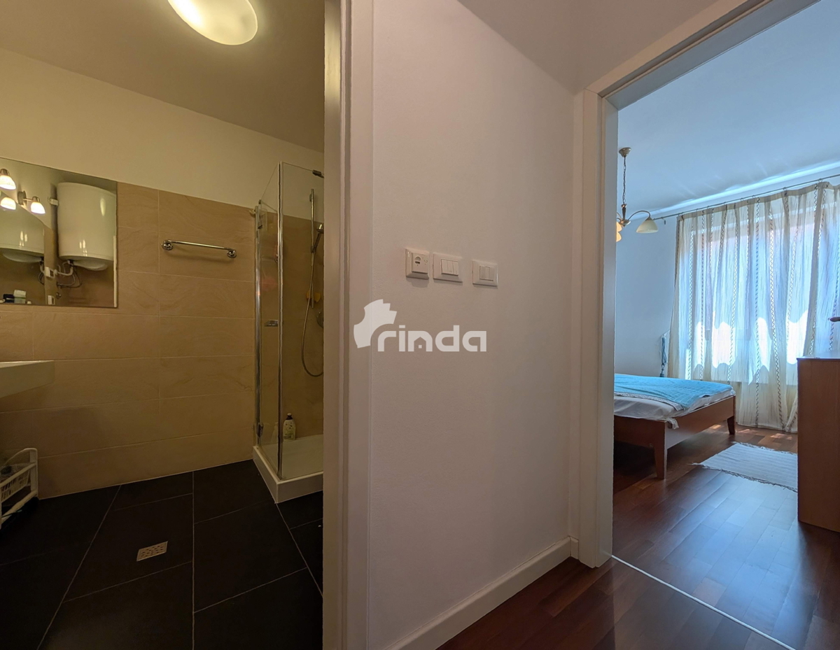 Stanovanje z dvema spalnicama, teraso in pogledom na morje - Rovinj center - 90 m2