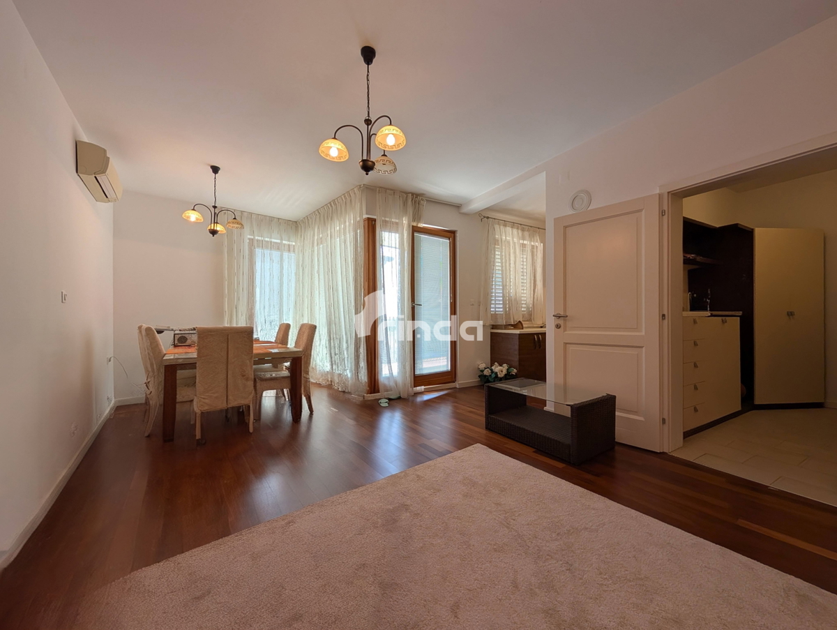 Stanovanje z dvema spalnicama, teraso in pogledom na morje - Rovinj center - 90 m2