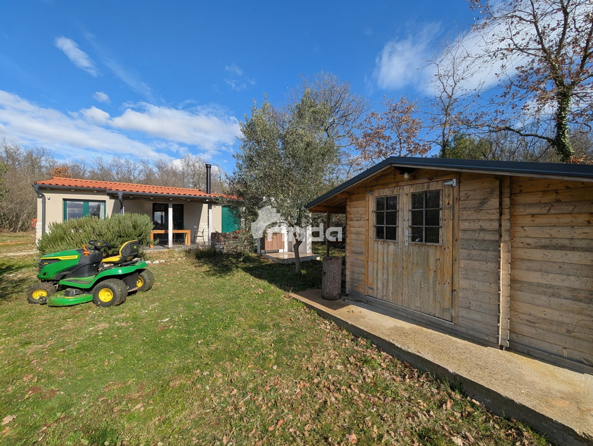 Kmetijsko posestvo z legalizirano hišo - 12.000 m2 + (36 m2)