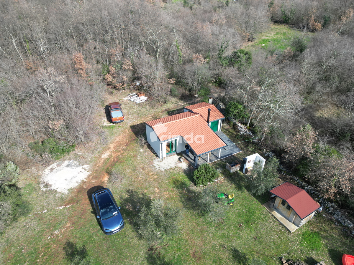 Kmetijsko posestvo z legalizirano hišo - 12.000 m2 + (36 m2)