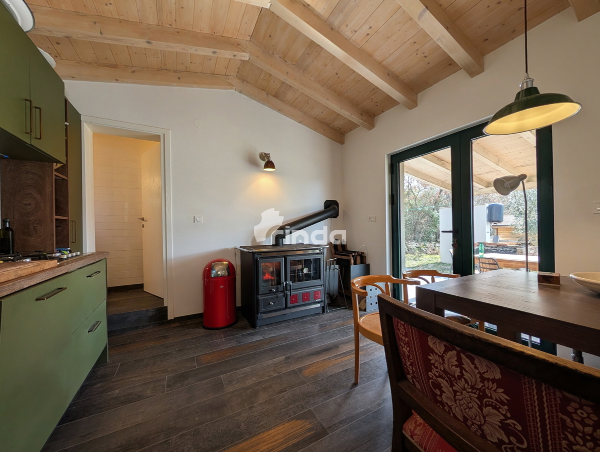 Kmetijsko posestvo z legalizirano hišo - 12.000 m2 + (36 m2)