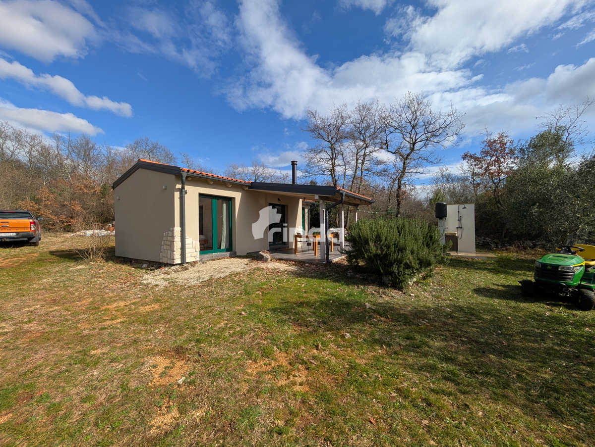 Kmetijsko posestvo z legalizirano hišo - 12.000 m2 + (36 m2)