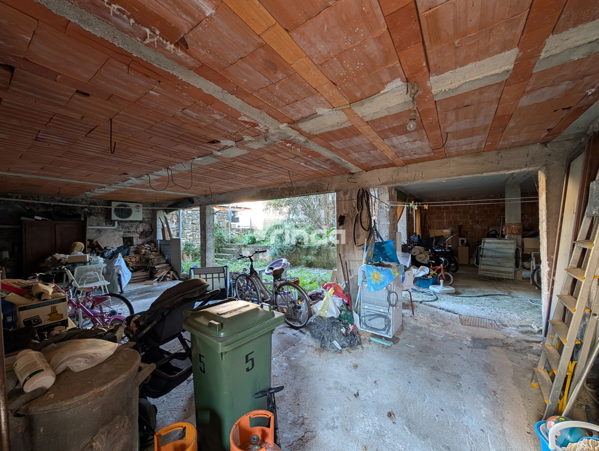 Stan v Rovinju z velikim neurejenim pritličjem in vrtom - 79m2 + 84m2 - Rovinj