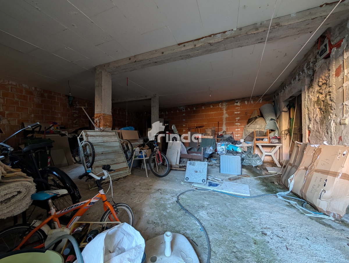 Stan v Rovinju z velikim neurejenim pritličjem in vrtom - 79m2 + 84m2 - Rovinj