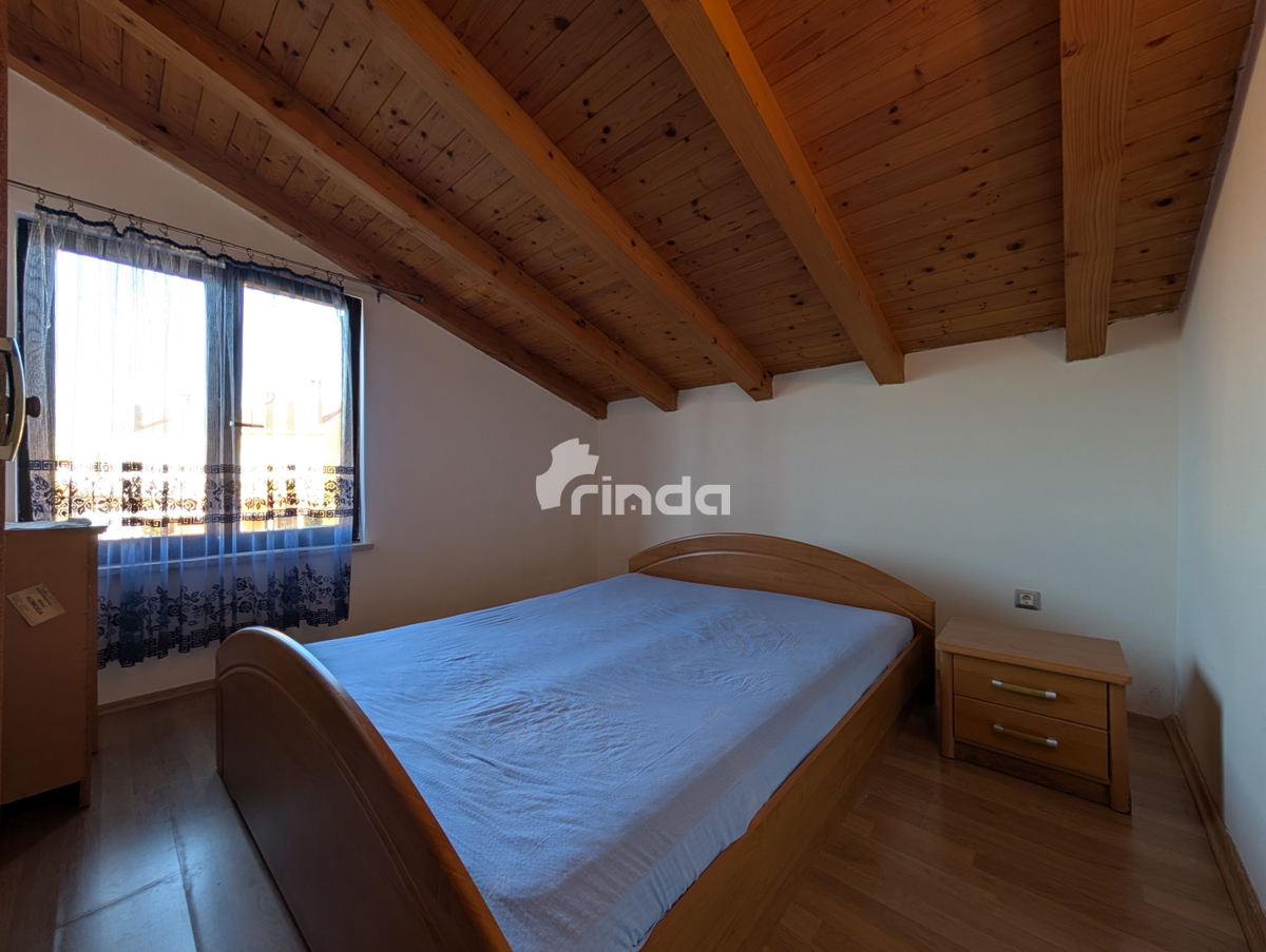 Stan v Rovinju z velikim neurejenim pritličjem in vrtom - 79m2 + 84m2 - Rovinj