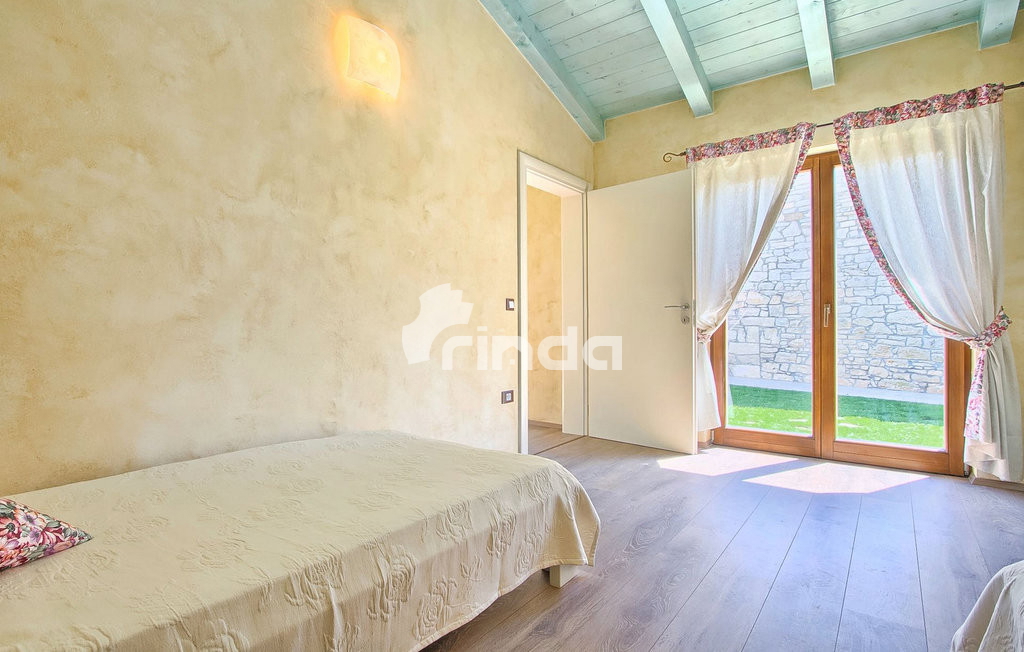 Vila s bazenom - okolica Tinjana - 230 m2 + (847 m2)