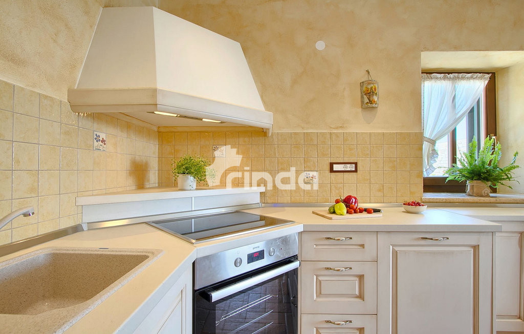 Vila s bazenom - okolica Tinjana - 230 m2 + (847 m2)