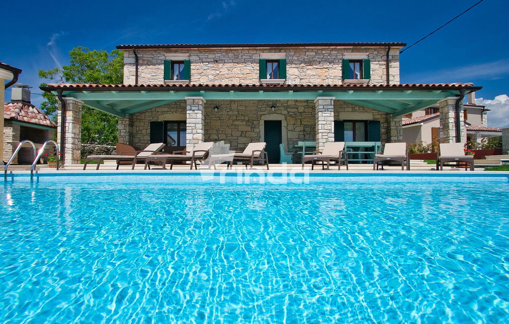 Vila s bazenom - okolica Tinjana - 230 m2 + (847 m2)