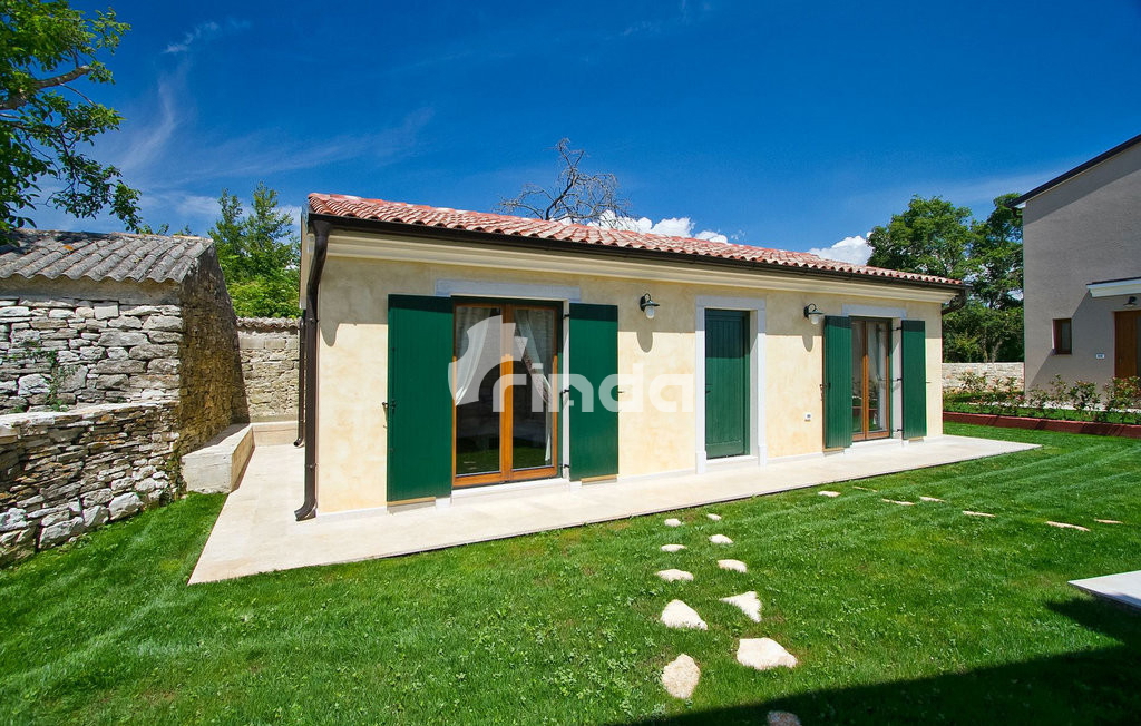 Vila s bazenom - okolica Tinjana - 230 m2 + (847 m2)