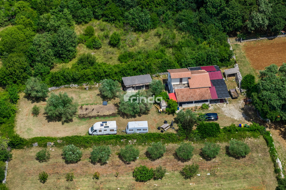 Istrska kamnita hiša z oljčnim nasadom - Mrgani - Limskega kanala - 165 m2 + (1.350 m2)