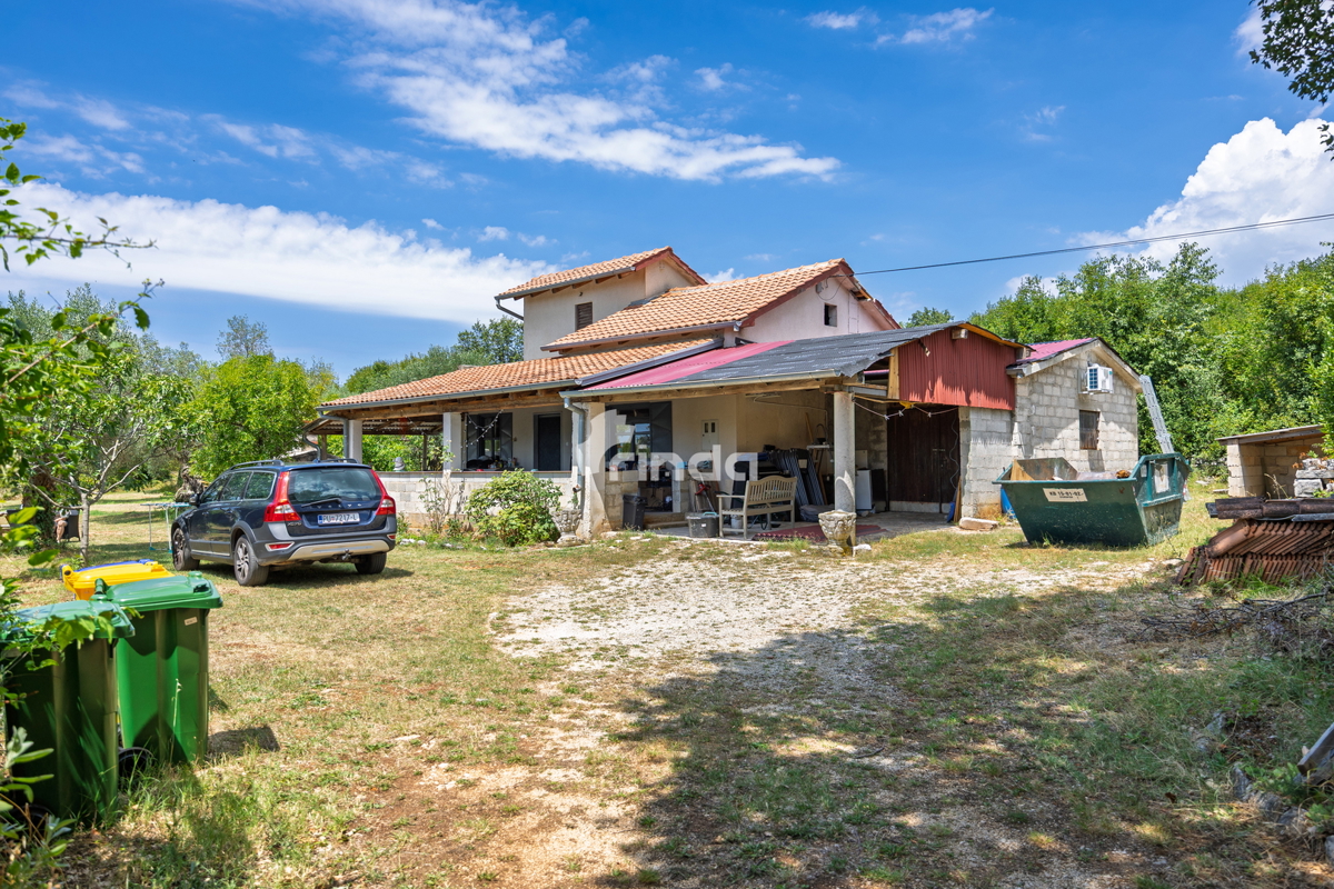 Istrska kamnita hiša z oljčnim nasadom - Mrgani - Limskega kanala - 165 m2 + (1.350 m2)