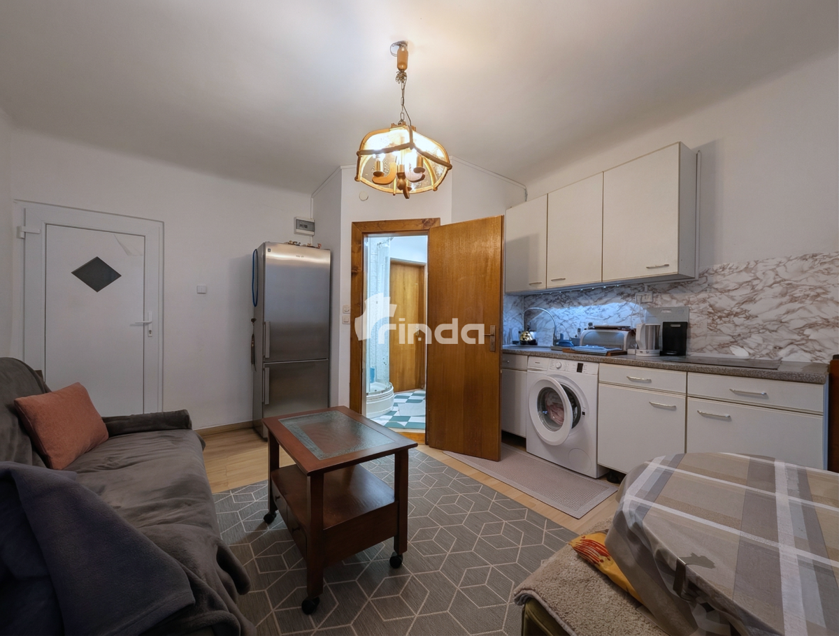 Dvoetažno stanovanje v centru Rovinja s tremi ločenimi vhodi - 60 m2