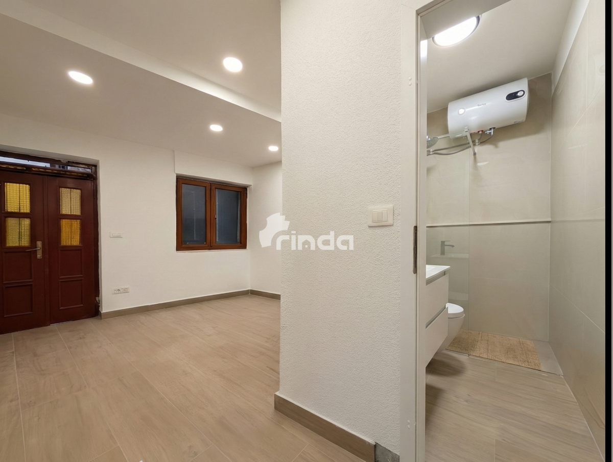 Dvoetažno stanovanje v centru Rovinja s tremi ločenimi vhodi - 60 m2