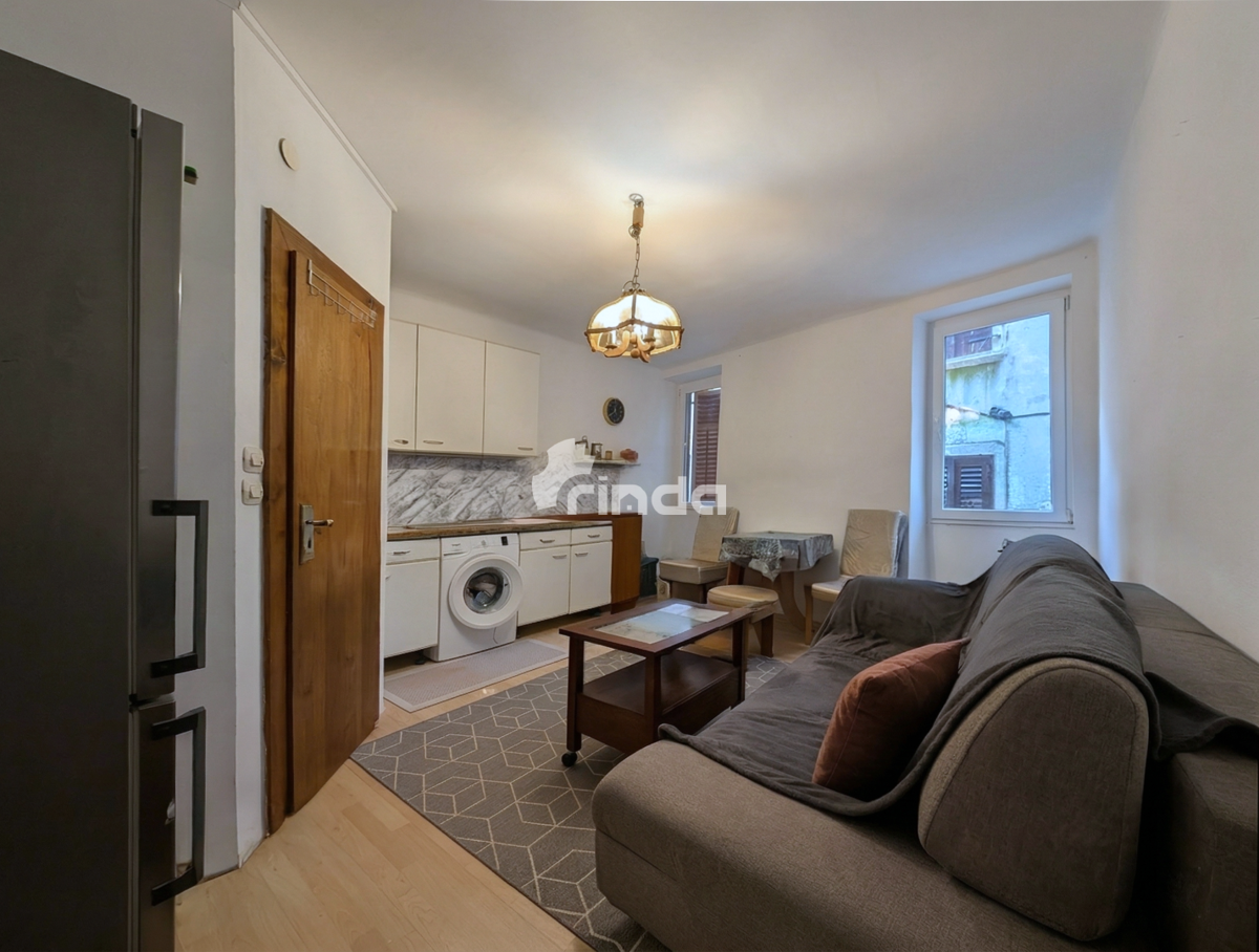 Dvoetažno stanovanje v centru Rovinja s tremi ločenimi vhodi - 60 m2