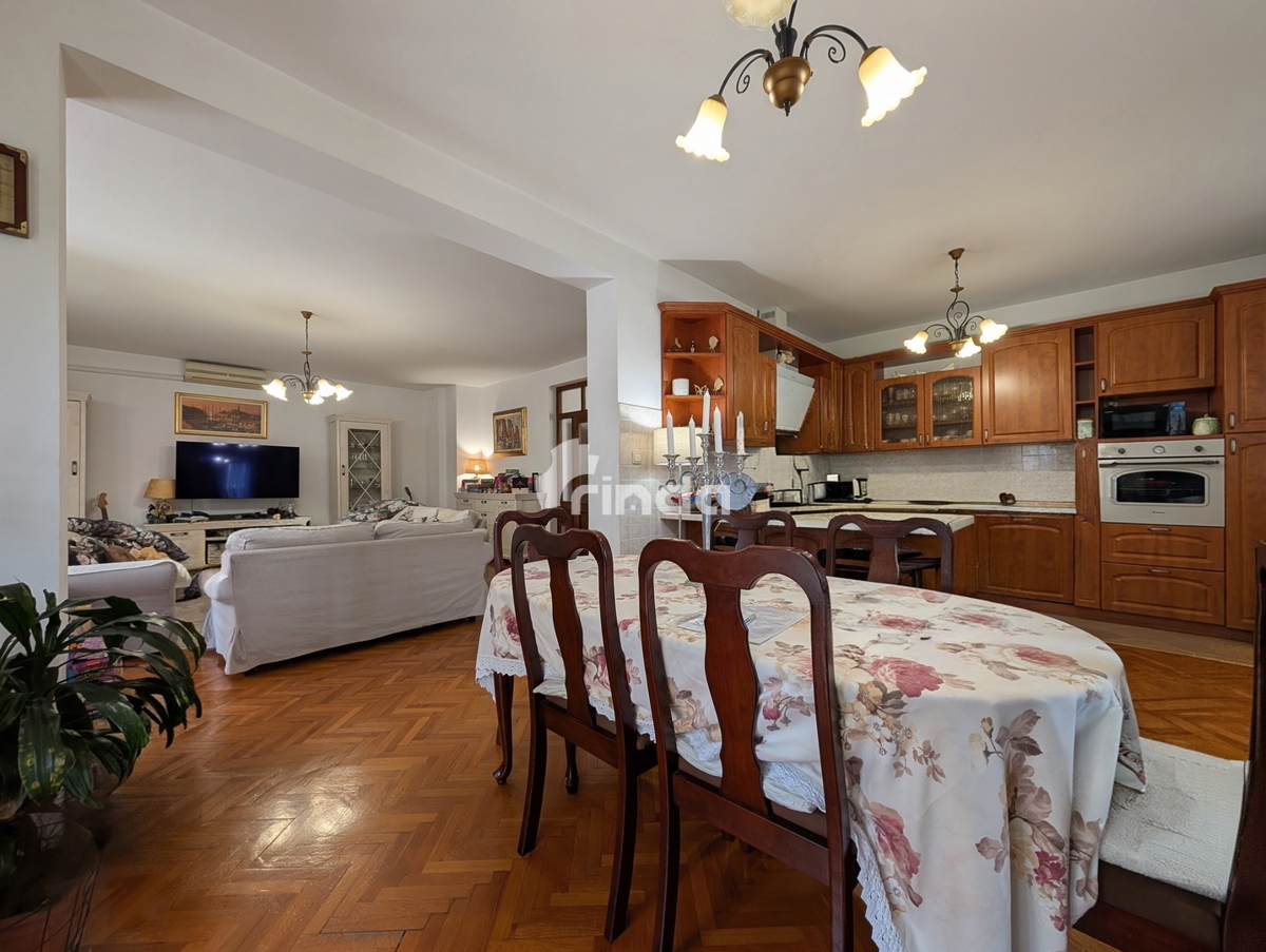 Dvojna hiša - 4 bivalne enote - Rovinj - 365 m2 + (170 m2)