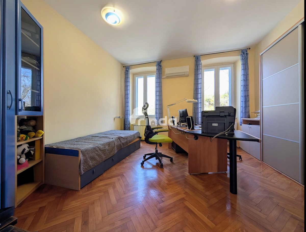 Prostorno družinsko stanovanje z vrtom - Pula - 81 m2 + (220 m2)