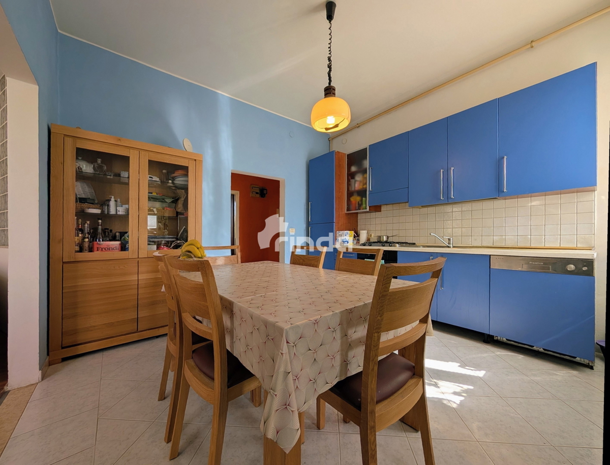 Prostorno družinsko stanovanje z vrtom - Pula - 81 m2 + (220 m2)