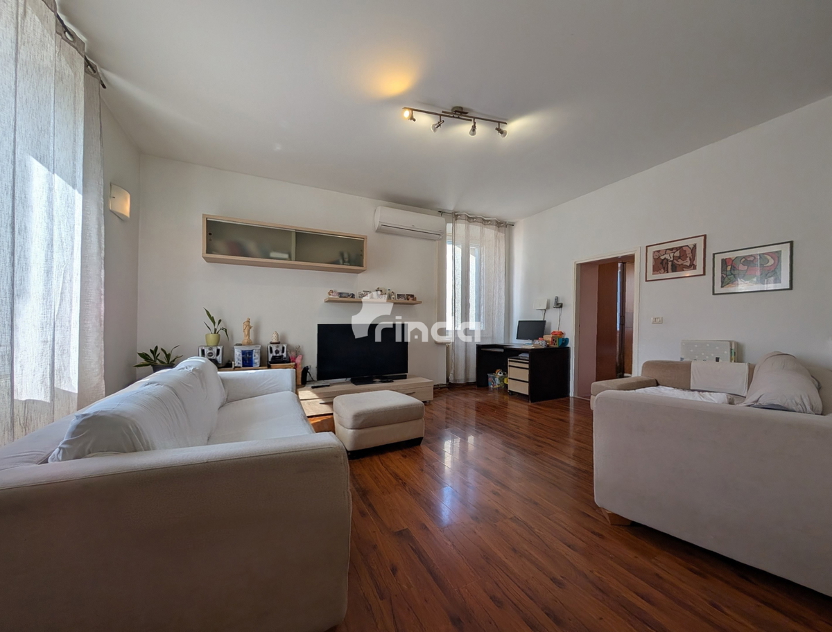 Prostorno družinsko stanovanje z vrtom - Pula - 81 m2 + (220 m2)