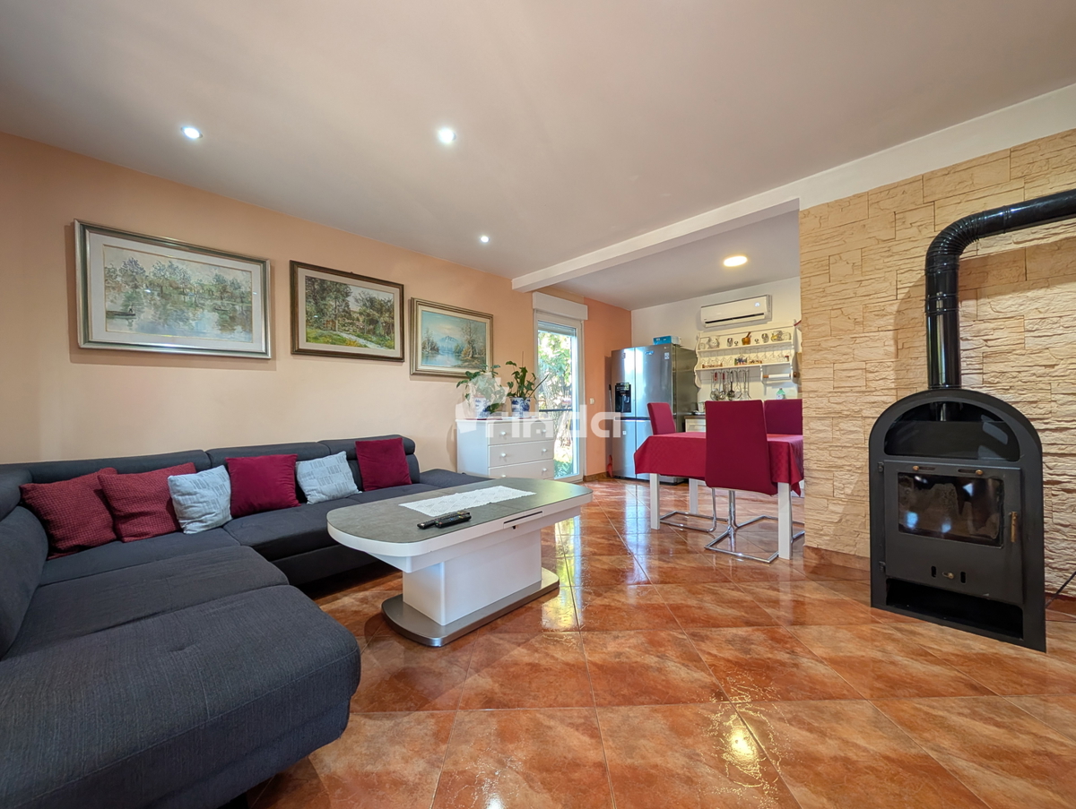 Samostojna hiša s bazenom v okolici Rovinja - 60 m2 + (500 m2)