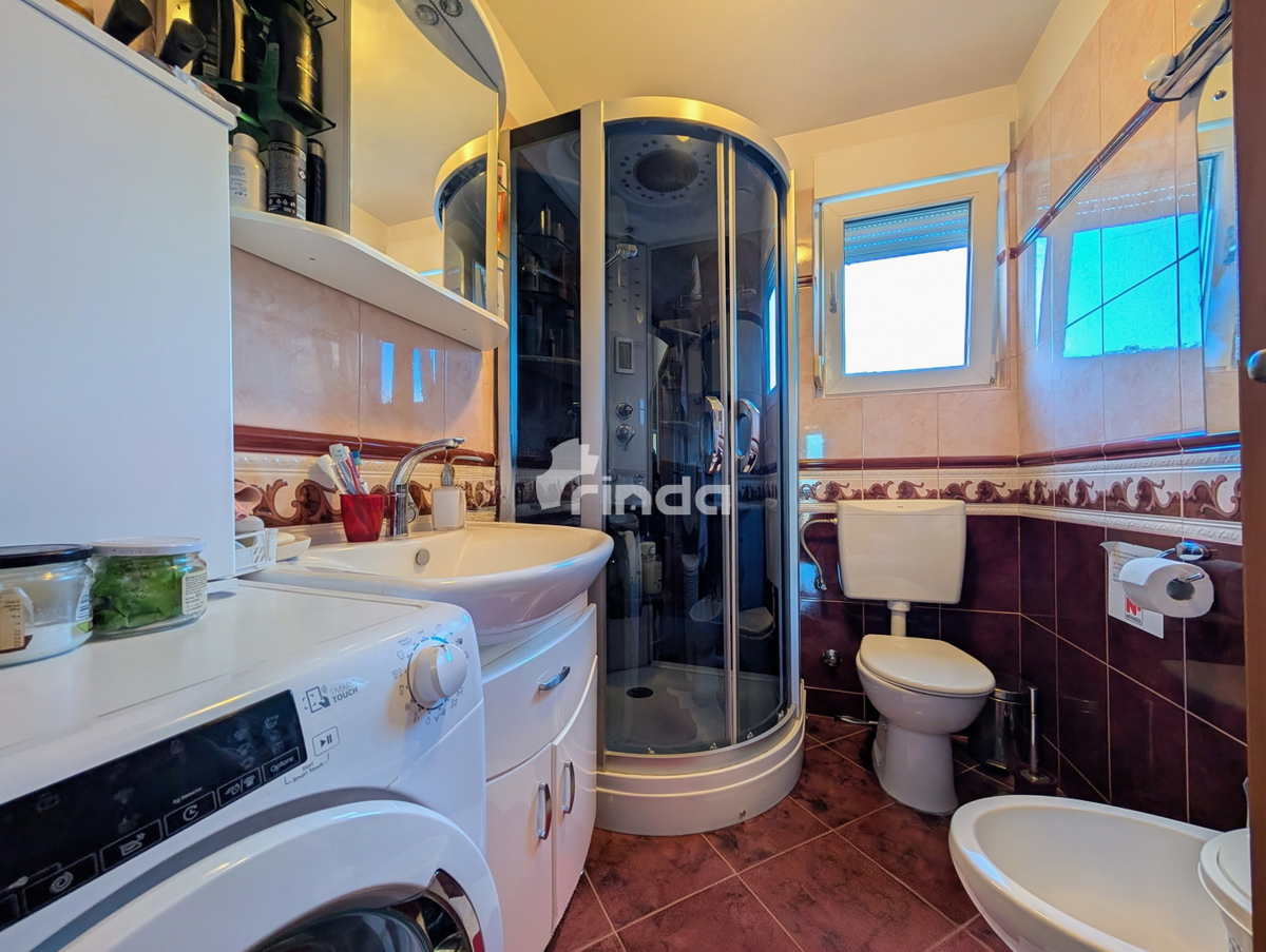 Samostojna hiša s bazenom v okolici Rovinja - 60 m2 + (500 m2)