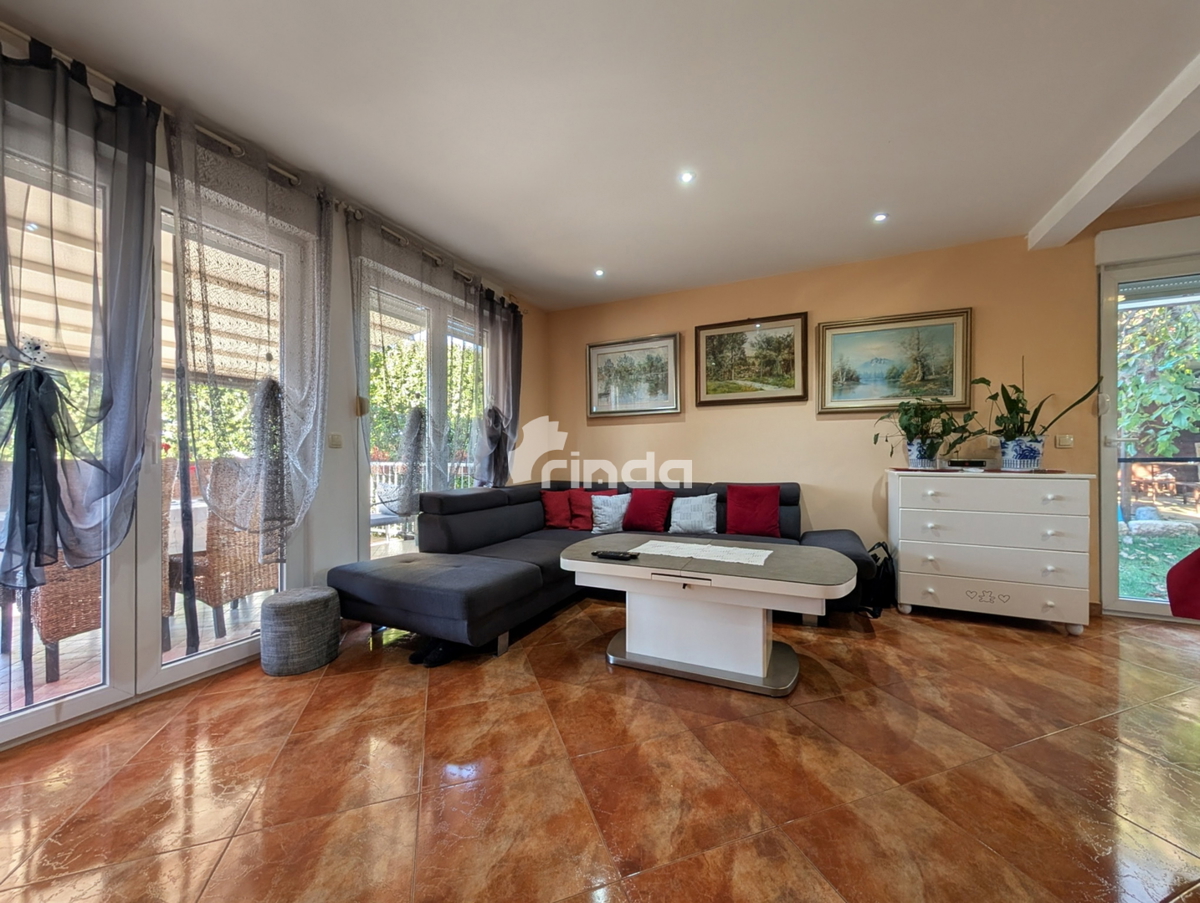 Samostojna hiša s bazenom v okolici Rovinja - 60 m2 + (500 m2)