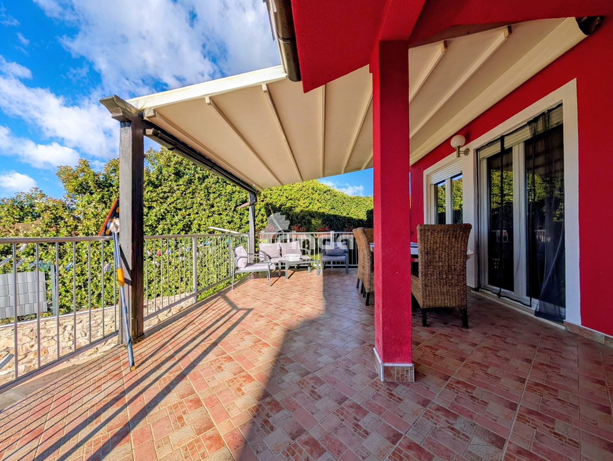 Samostojna hiša s bazenom v okolici Rovinja - 60 m2 + (500 m2)