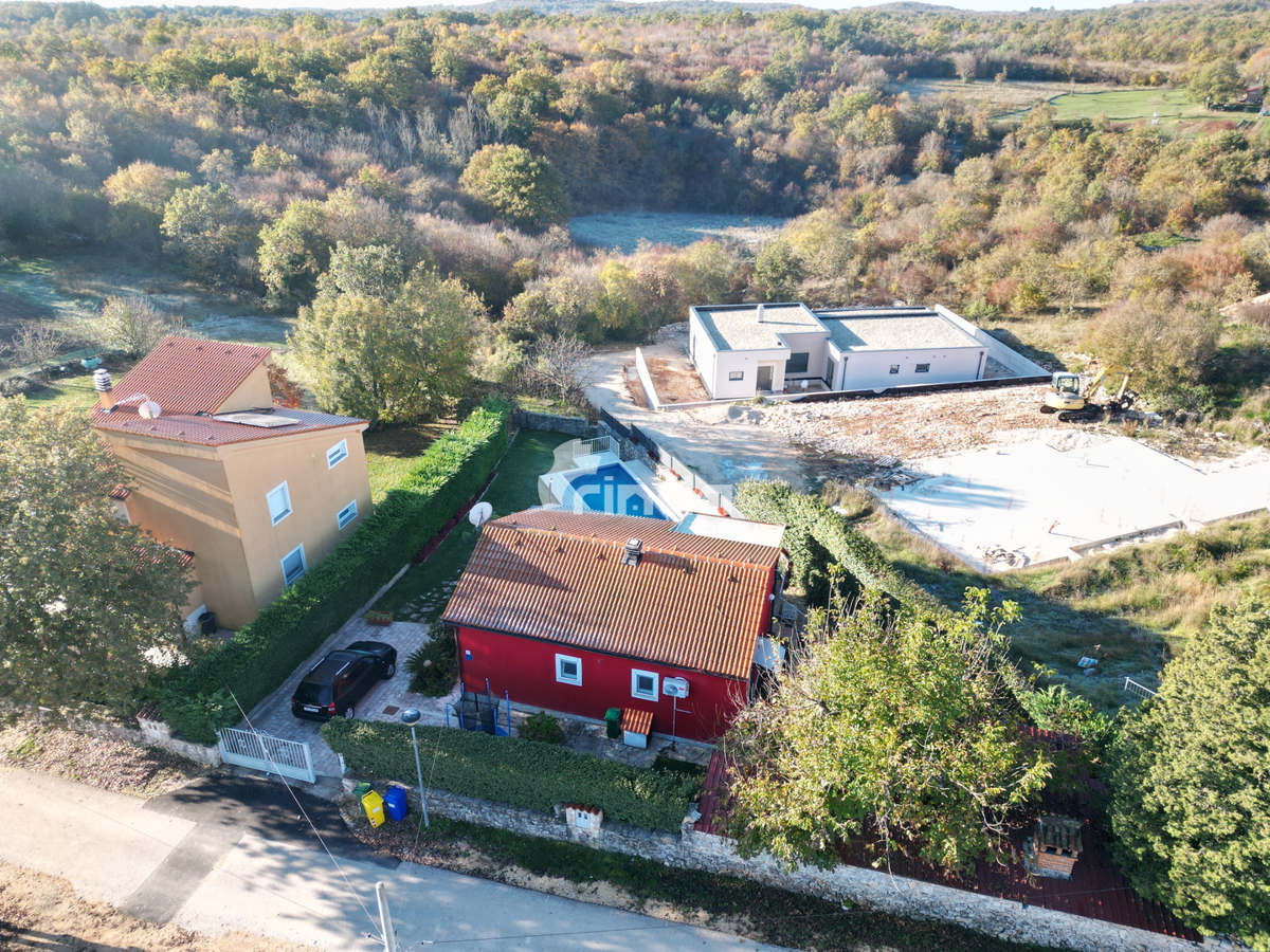 Samostojna hiša s bazenom v okolici Rovinja - 60 m2 + (500 m2)