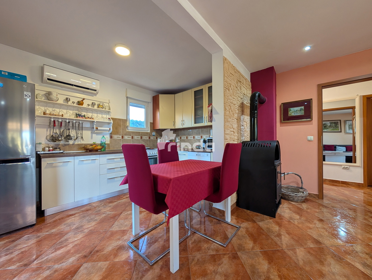 Samostojna hiša s bazenom v okolici Rovinja - 60 m2 + (500 m2)