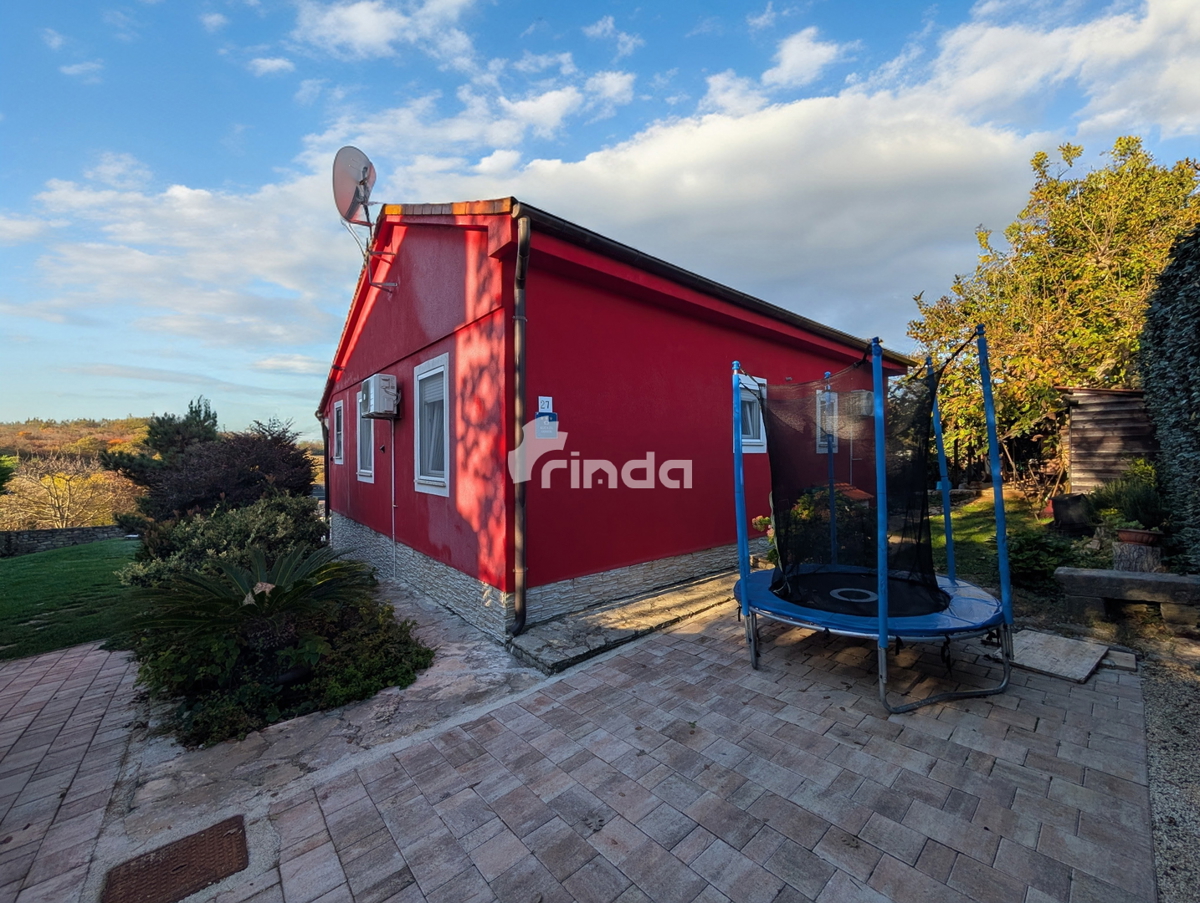 Samostojna hiša s bazenom v okolici Rovinja - 60 m2 + (500 m2)