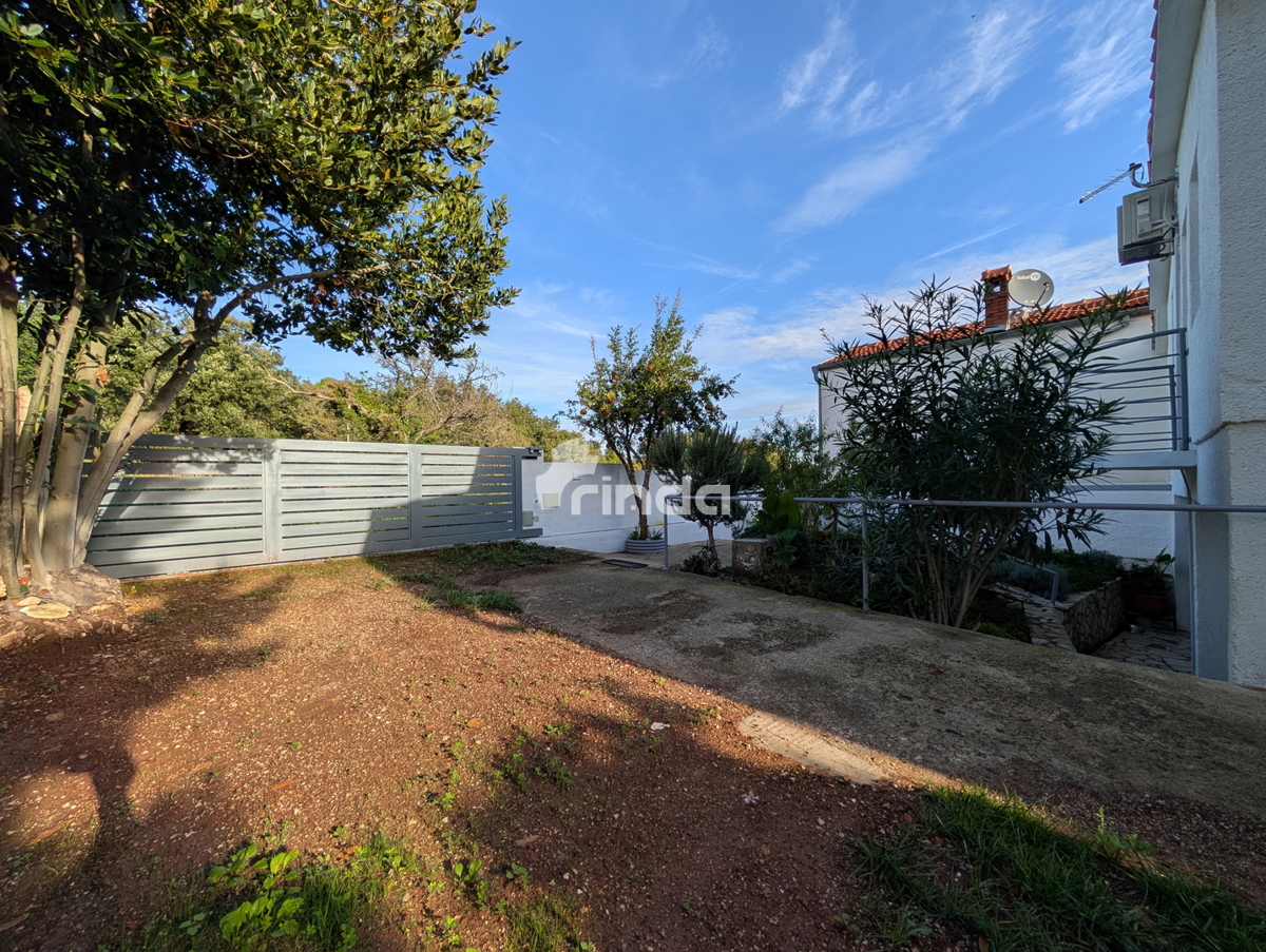 Hiša - Ližnjan - Marlera - 80m2 (200m2 zemljišča)