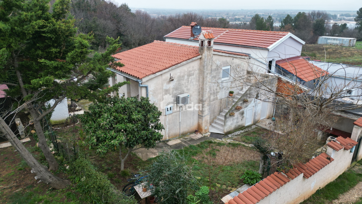 Hiša - Ližnjan - Marlera - 80m2 (200m2 zemljišča)