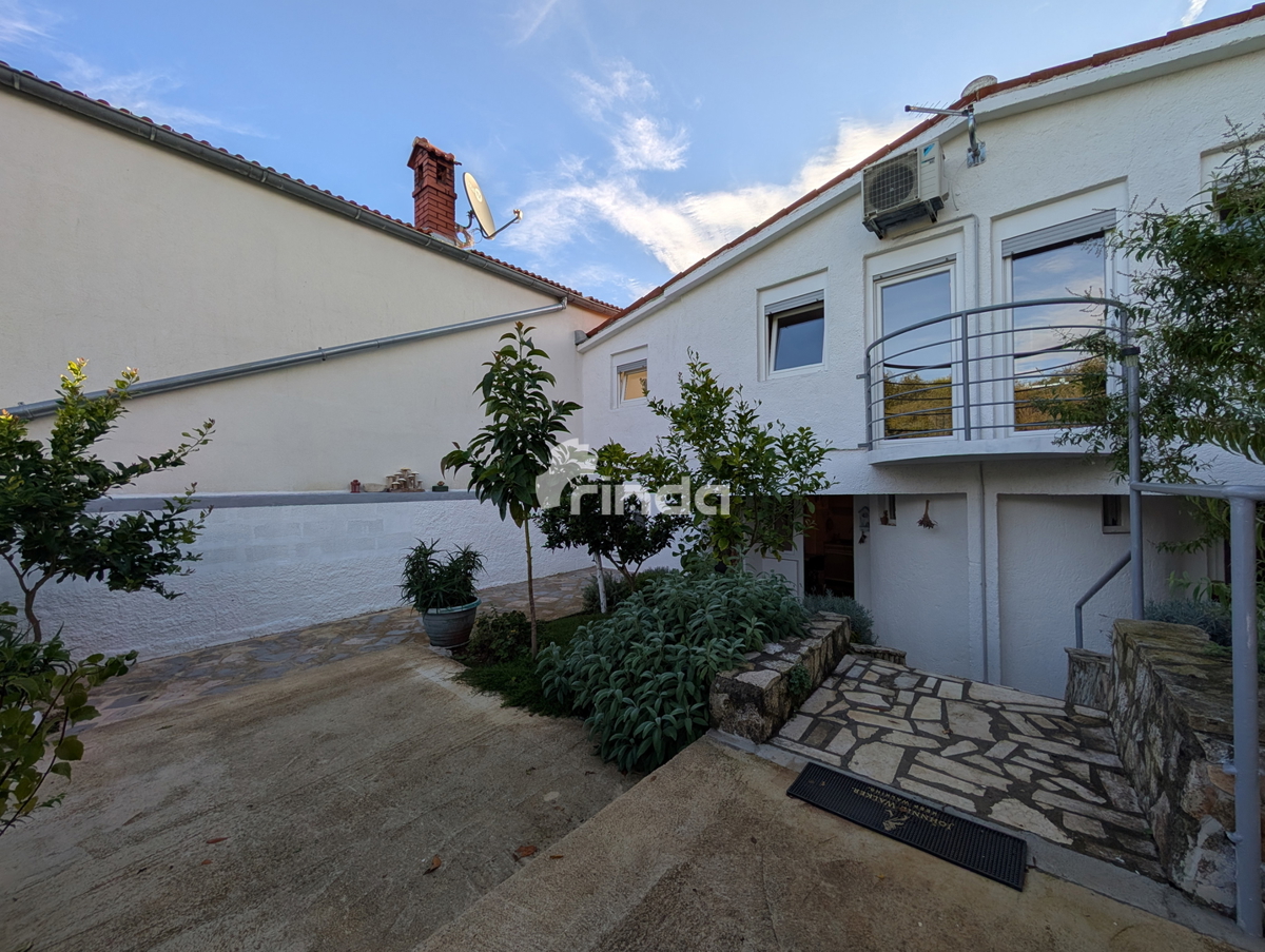 Hiša - Ližnjan - Marlera - 80m2 (200m2 zemljišča)