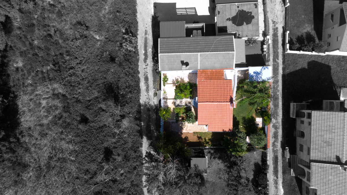 Hiša - Ližnjan - Marlera - 80m2 (200m2 zemljišča)