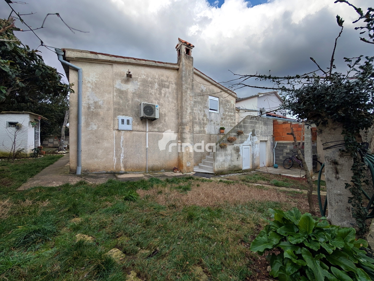 Hiša - Ližnjan - Marlera - 80m2 (200m2 zemljišča)