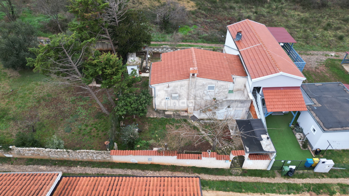 Hiša - Ližnjan - Marlera - 80m2 (200m2 zemljišča)