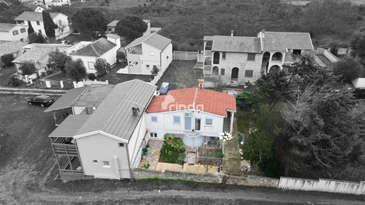 Hiša - Ližnjan - Marlera - 80m2 (200m2 zemljišča)