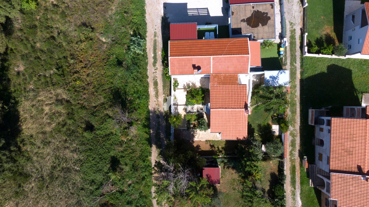 Hiša - Ližnjan - Marlera - 80m2 (200m2 zemljišča)