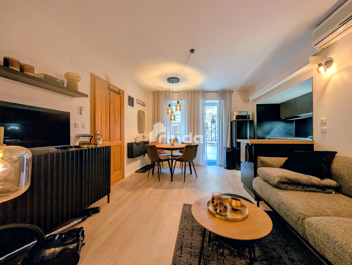 Dvoetažno stanovanje v središču Rovinja - 60 m2 + 9 m2