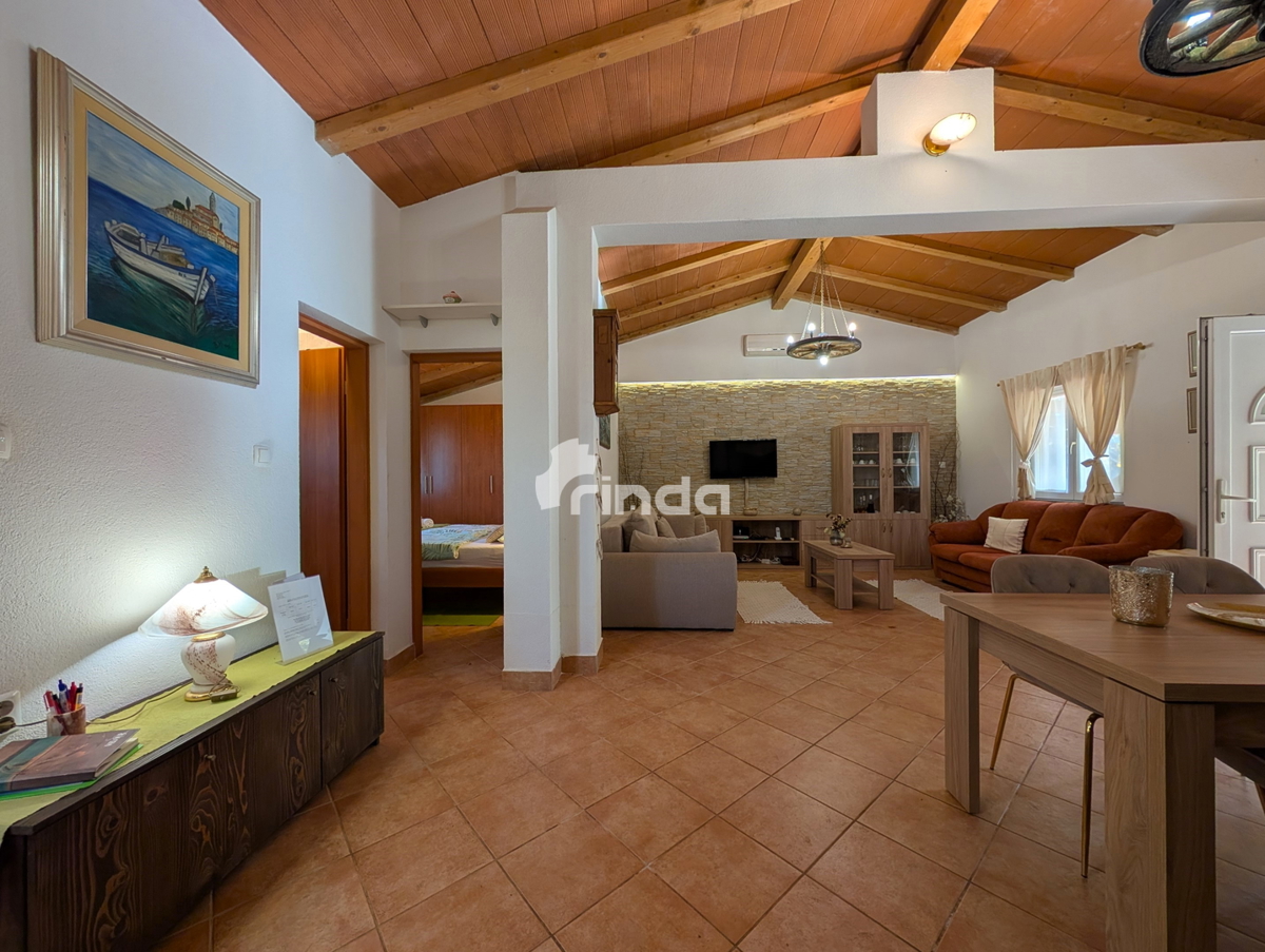 Velika posest na obrobju Rovinja - 125 m2 + (4550 m2)